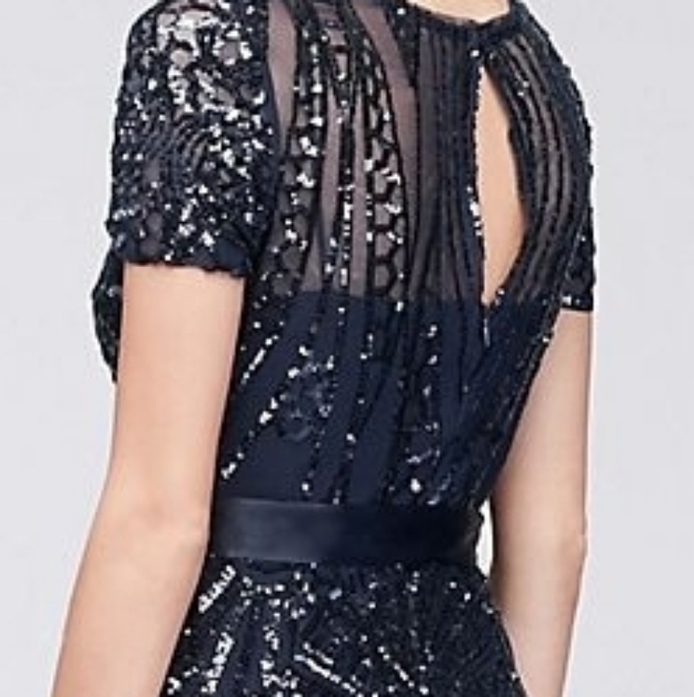 Gown - Picture 4 of 8